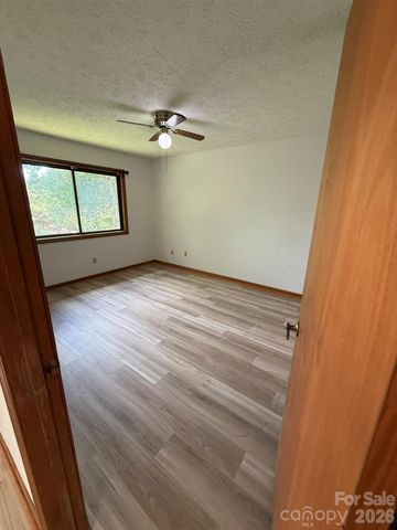 581 Courtwood Lane 6, Hendersonville, NC 28739