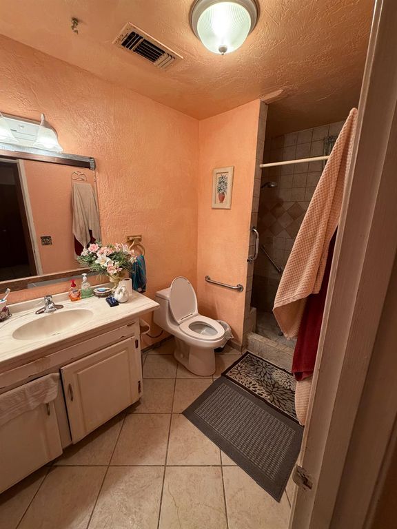 Image 15 of property listing at 8767 S Rodriguez Avenue, Parlier, CA 93648