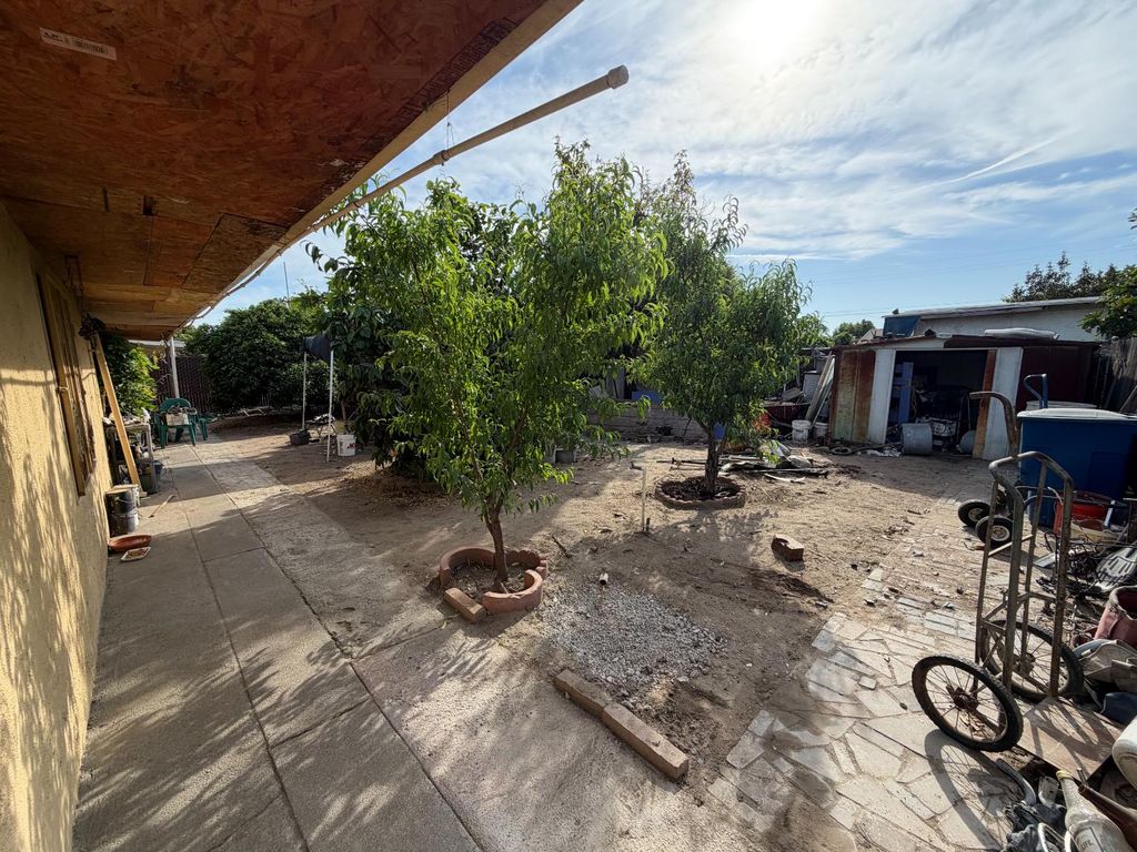 Image 17 of property listing at 8767 S Rodriguez Avenue, Parlier, CA 93648