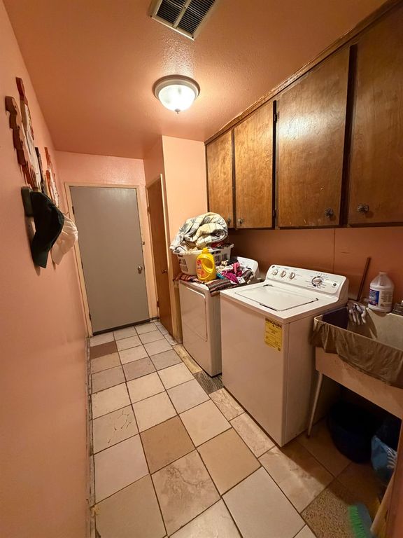 Image 8 of property listing at 8767 S Rodriguez Avenue, Parlier, CA 93648