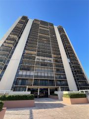 20301 W Country Club Drive 625, Aventura, FL 33180
