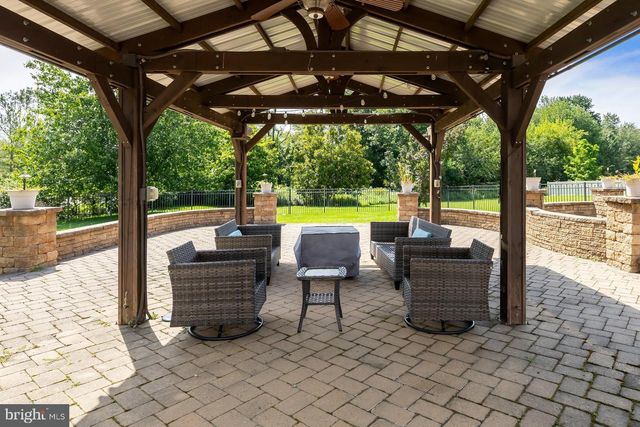10 TARA DR, Sewell, NJ 08080