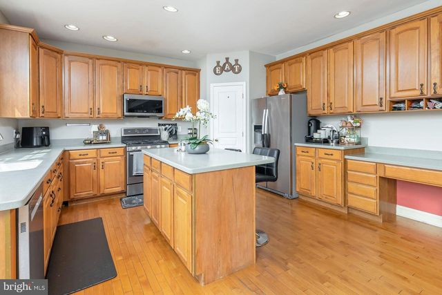 10 TARA DR, Sewell, NJ 08080