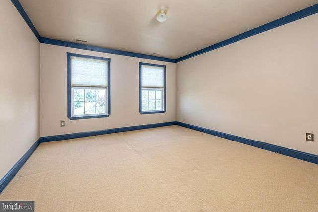 10 TARA DR, Sewell, NJ 08080
