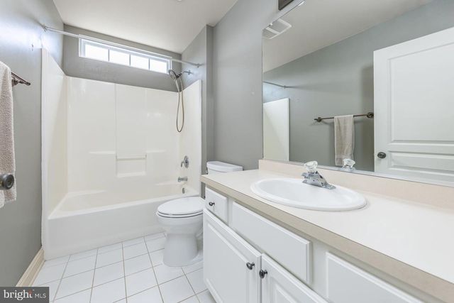 10 TARA DR, Sewell, NJ 08080