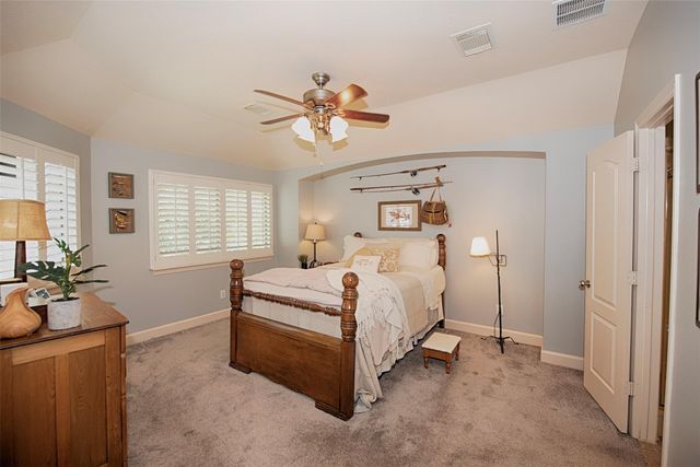 2402 Clippers Square, Nassau Bay, TX 77058