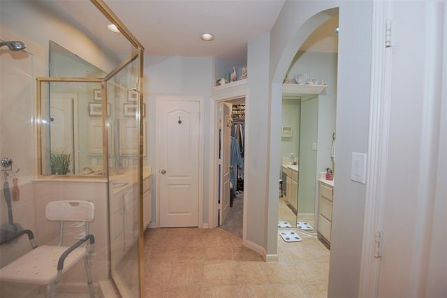 2402 Clippers Square, Nassau Bay, TX 77058