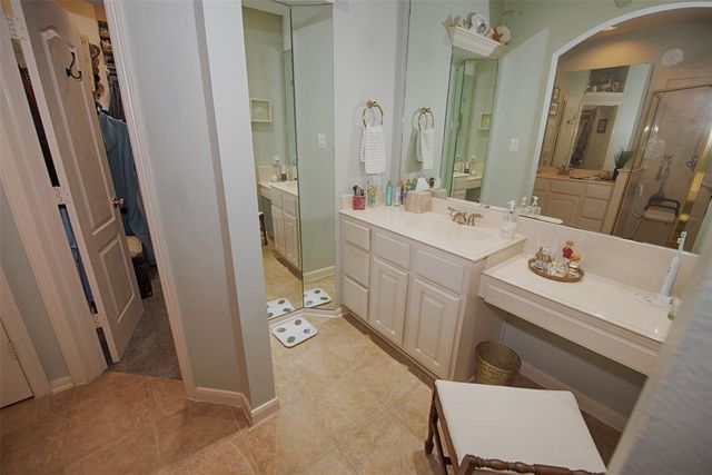 2402 Clippers Square, Nassau Bay, TX 77058
