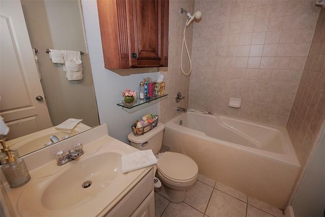2402 Clippers Square, Nassau Bay, TX 77058