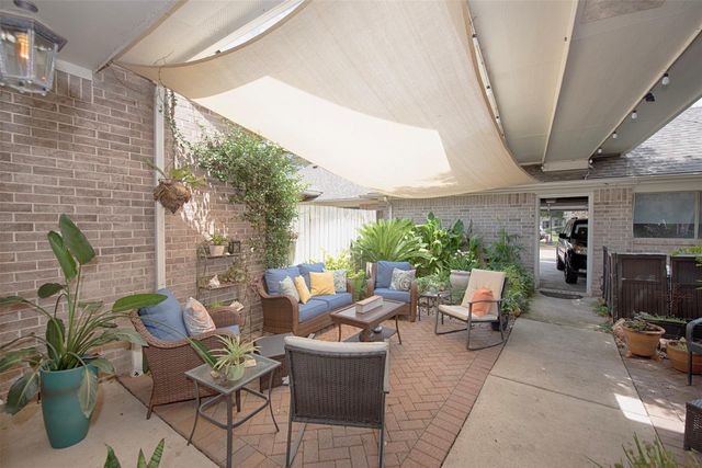 2402 Clippers Square, Nassau Bay, TX 77058