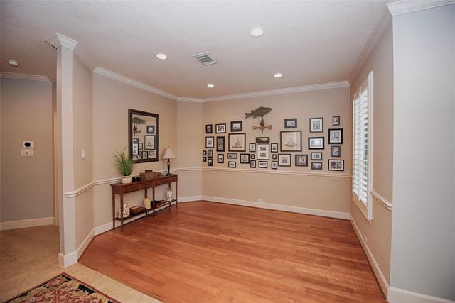 2402 Clippers Square, Nassau Bay, TX 77058