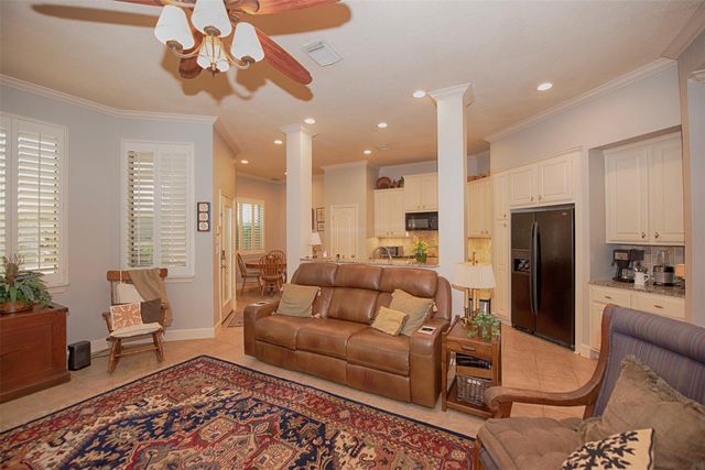 2402 Clippers Square, Nassau Bay, TX 77058