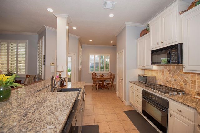 2402 Clippers Square, Nassau Bay, TX 77058