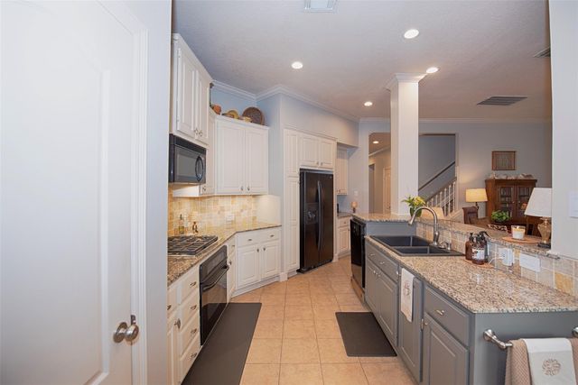 2402 Clippers Square, Nassau Bay, TX 77058