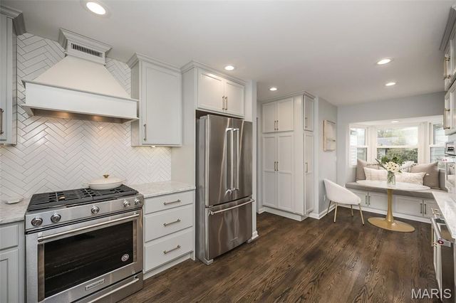 815 Brookside Drive, Glendale, MO 63122