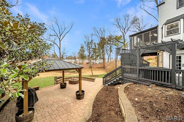 815 Brookside Drive, Glendale, MO 63122