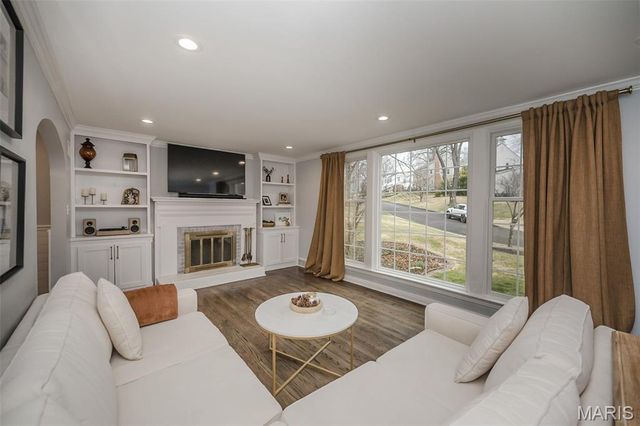 815 Brookside Drive, Glendale, MO 63122