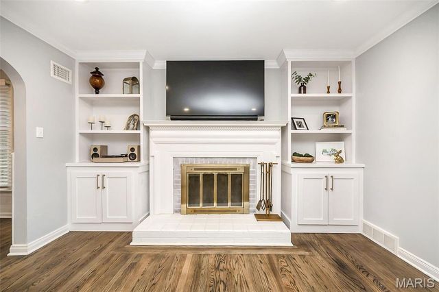 815 Brookside Drive, Glendale, MO 63122