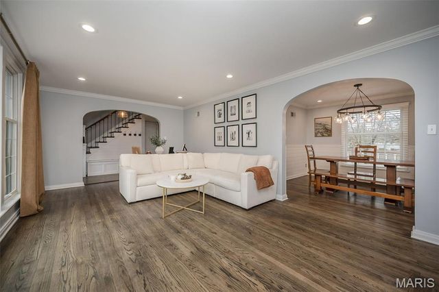 815 Brookside Drive, Glendale, MO 63122