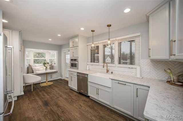 815 Brookside Drive, Glendale, MO 63122