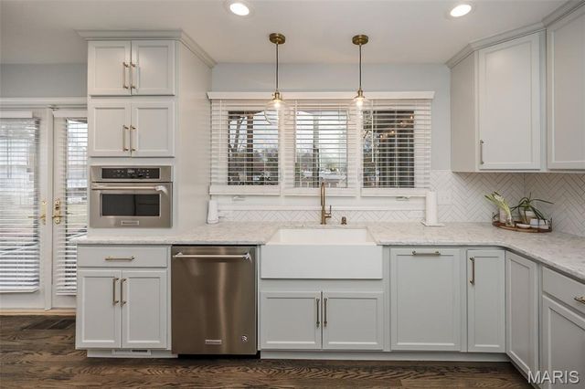 815 Brookside Drive, Glendale, MO 63122