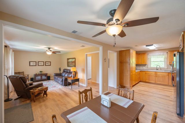 112 Sam Horner Ln, Decaturville, TN 38329