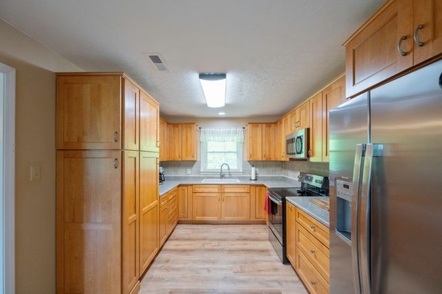 112 Sam Horner Ln, Decaturville, TN 38329