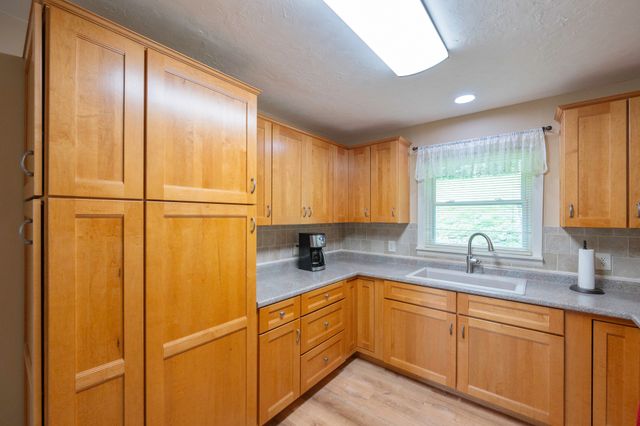 112 Sam Horner Ln, Decaturville, TN 38329