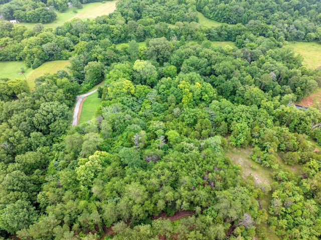 112 Sam Horner Ln, Decaturville, TN 38329