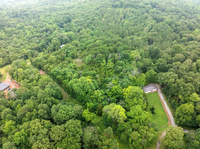 112 Sam Horner Ln, Decaturville, TN 38329