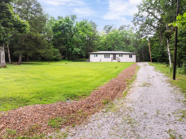 112 Sam Horner Ln, Decaturville, TN 38329