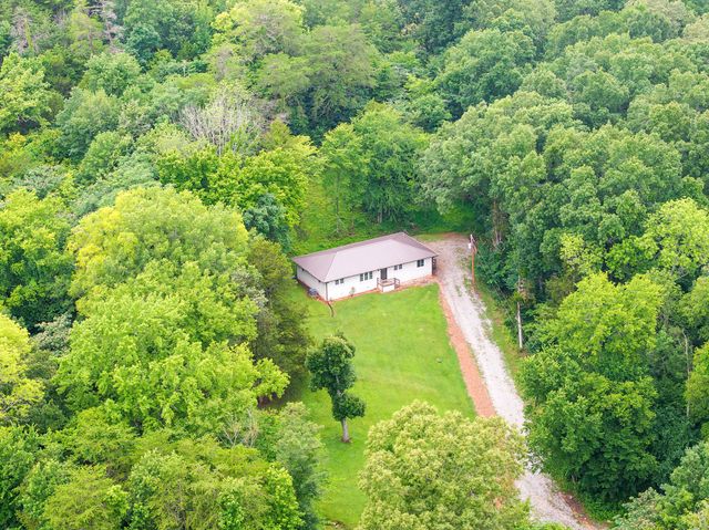 112 Sam Horner Ln, Decaturville, TN 38329