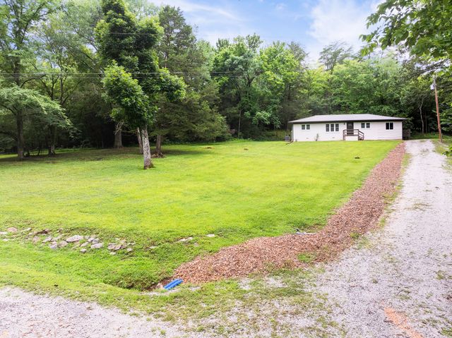 112 Sam Horner Ln, Decaturville, TN 38329