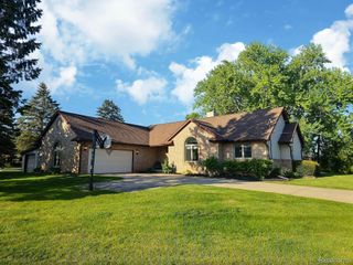 16147 Silvercrest Drive, Fenton Charter Township, MI 48430