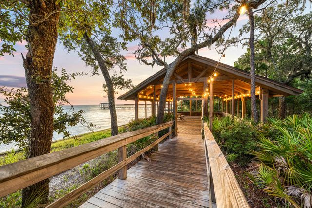 112 E CAPTAIN FRITZ WAY, Freeport, FL 32439