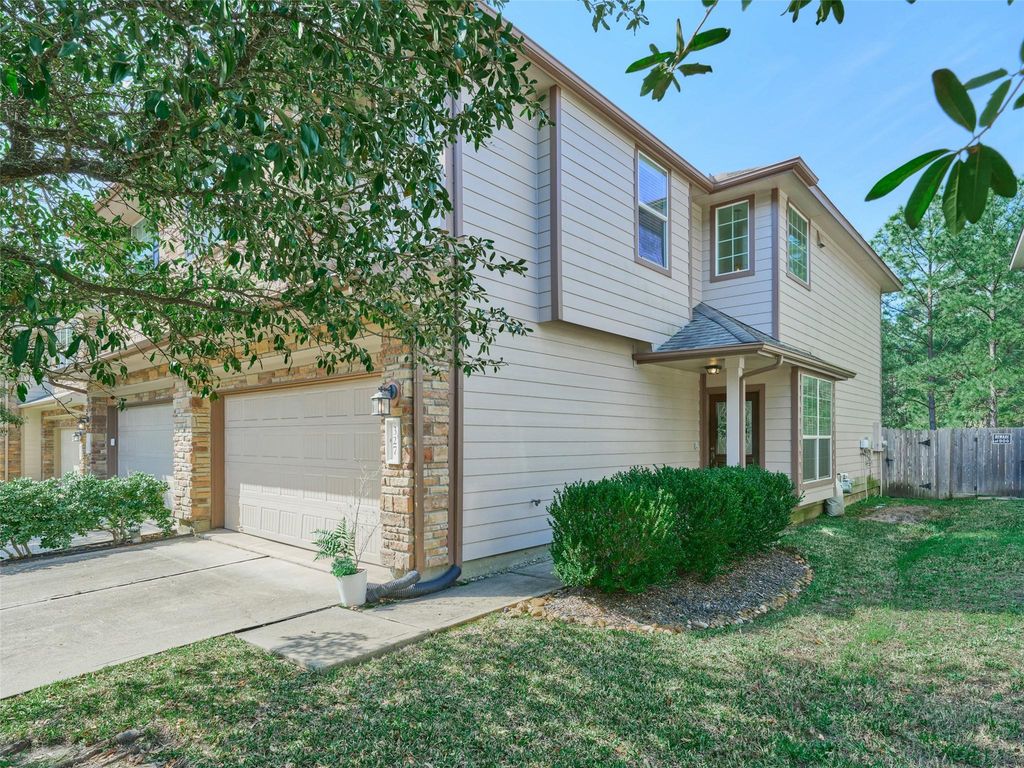 327 Bloomhill Place, Magnolia, TX 77354