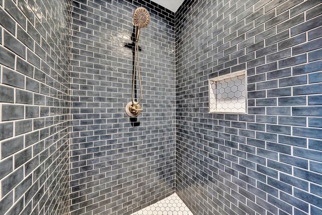 2031 Sherwood AVE, Roanoke, VA 24015