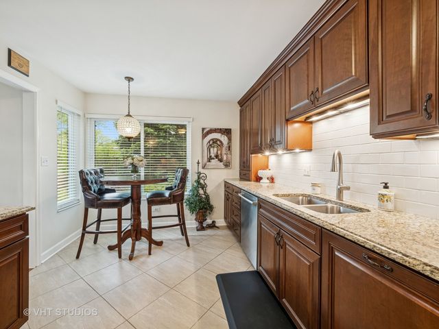 97 Thornhill Lane D, Lake Barrington, IL 60010