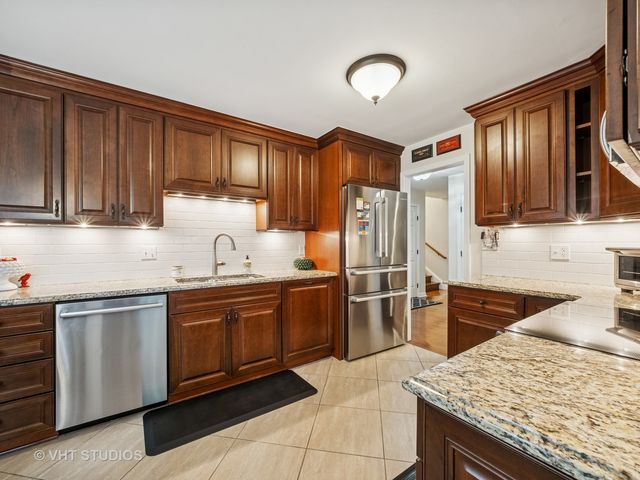 97 Thornhill Lane D, Lake Barrington, IL 60010