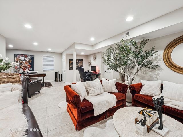 97 Thornhill Lane D, Lake Barrington, IL 60010