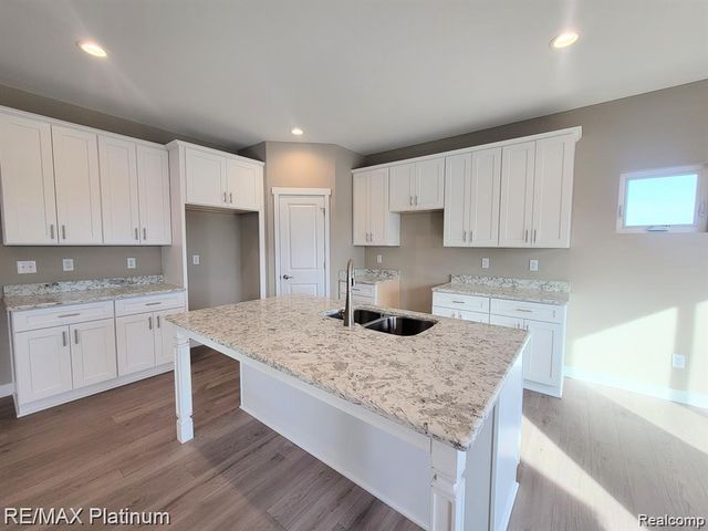 836 Oakwood Circle 36, Fenton, MI 48430