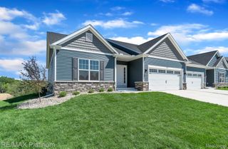 836 Oakwood Circle 36, Fenton, MI 48430