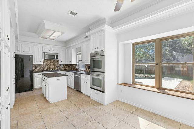 401 Applewood DR, Pflugerville, TX 78660