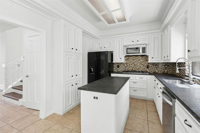 401 Applewood DR, Pflugerville, TX 78660
