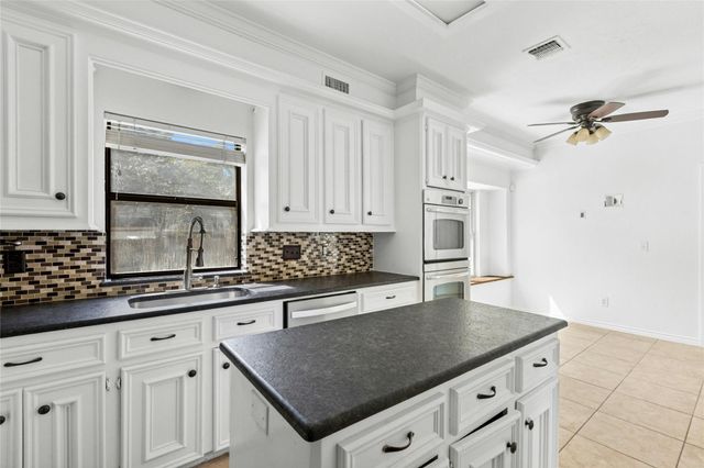 401 Applewood DR, Pflugerville, TX 78660