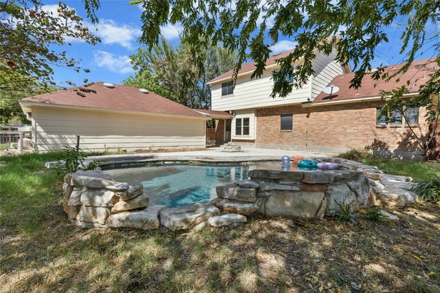 401 Applewood DR, Pflugerville, TX 78660