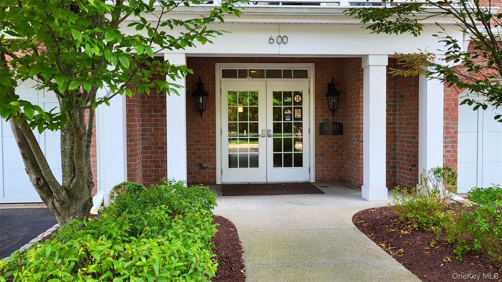 621 Regency Drive, Fishkill, NY 12524 — exterior