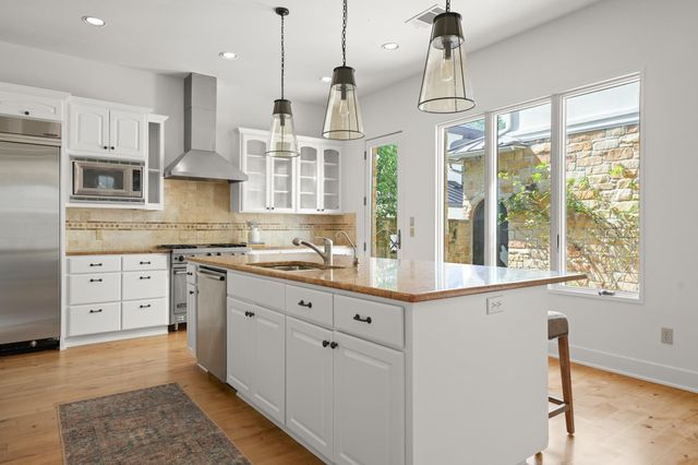 1406 Mohle DR, Austin, TX 78703