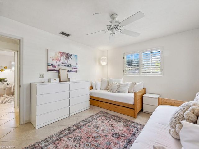 601 97th AVE N, Naples, FL 34108