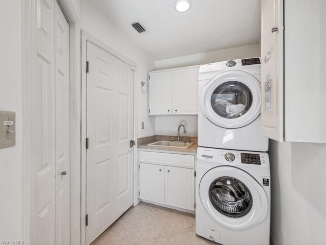 601 97th AVE N, Naples, FL 34108